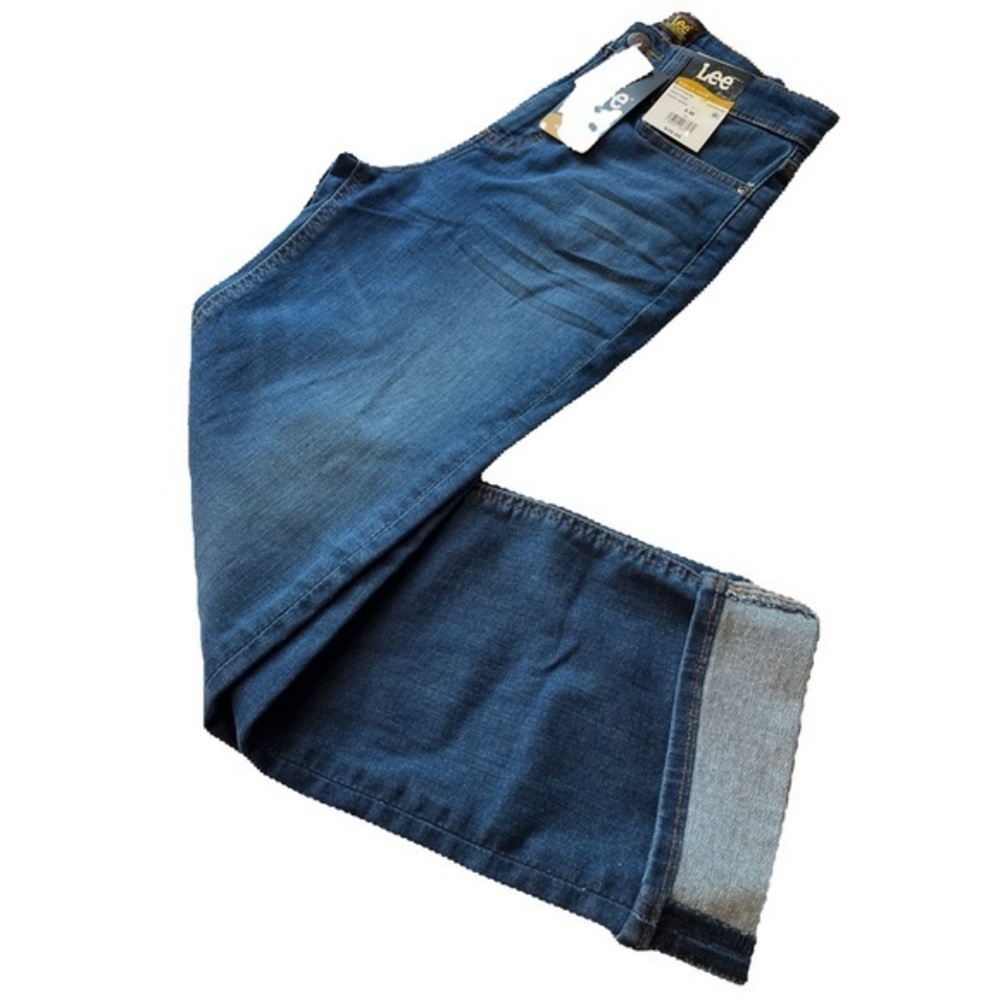Lee‎ women’s boyfriend cut, high rise , dark sand wash. Size 4M. NWT. L17.